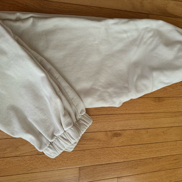 worn 2x Brandy Melville Anastasia pants in cream - Picture 3 of 3
